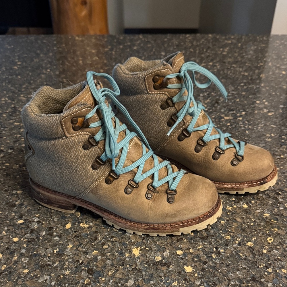 Really cute Woolrich boots. Lightly worn with lots of life left. Size 7